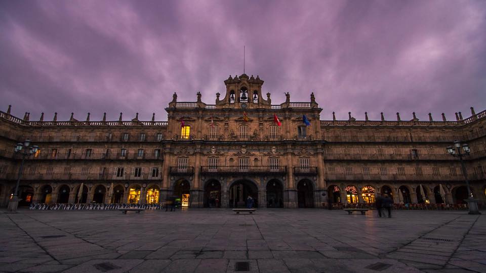 La Plaza Mayor con la iluminacion artistica apagada