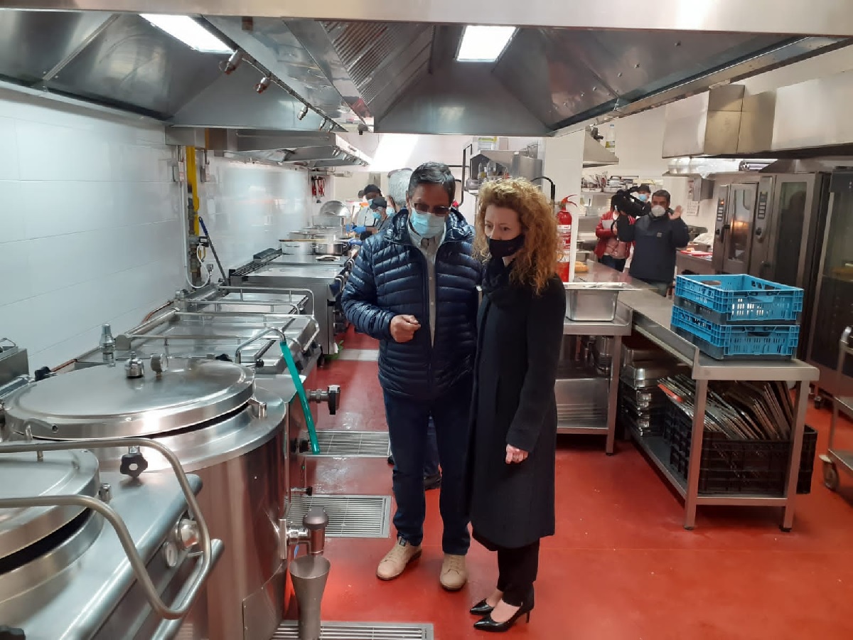 Visita de Ana Suarez a las instalaciones de  Algo Nuevo