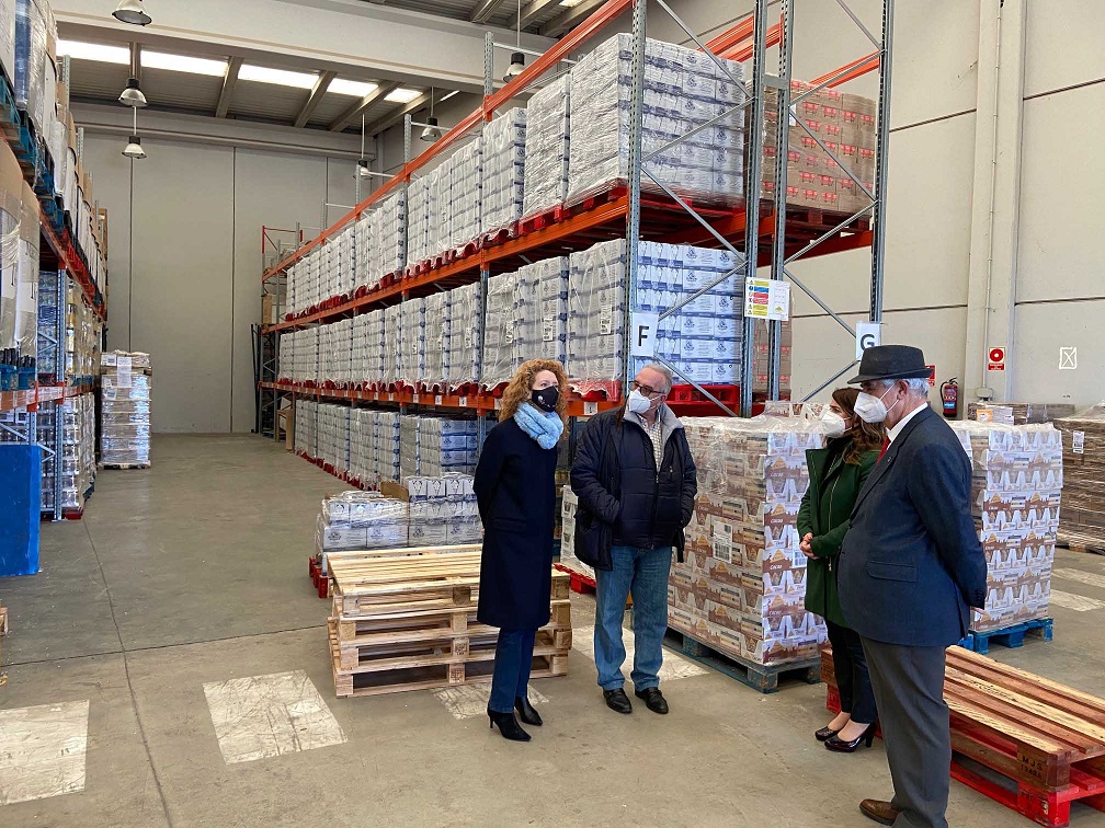 Visita de Ana Suarez y Maria Victoria Bermejo al Banco de Alimentos de Salamanca