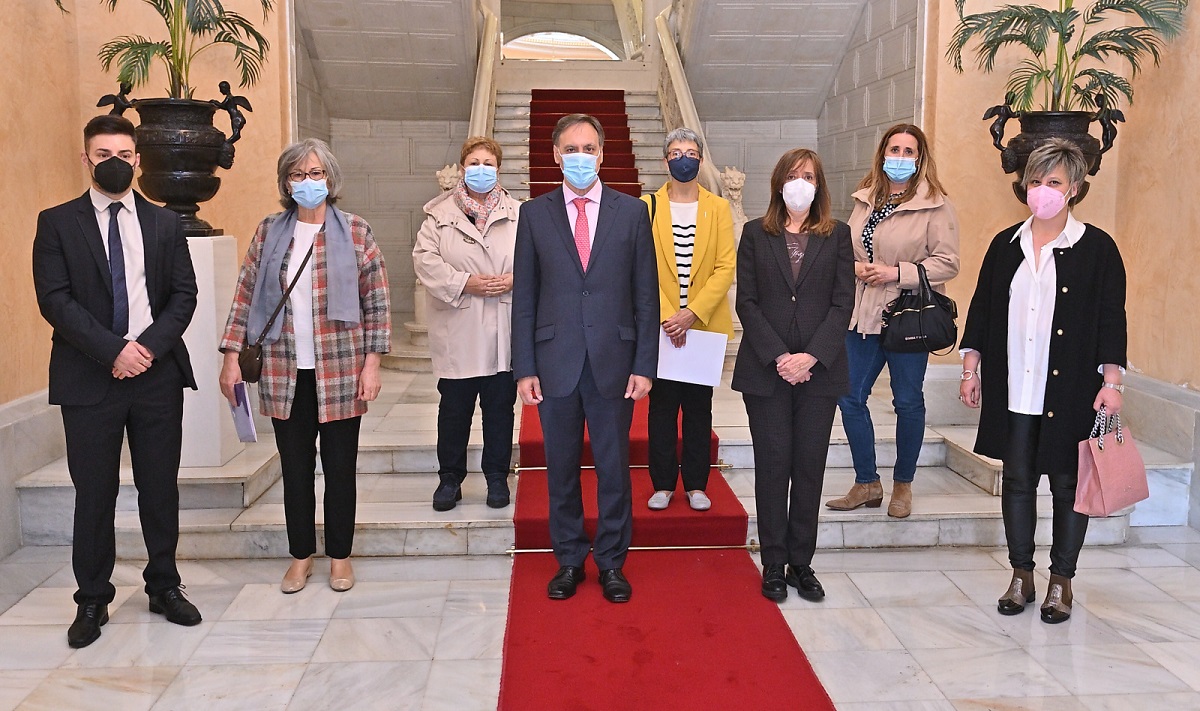 El alcalde en la recepcion al Colegio Profesional de Enfermeria de Salamanca
