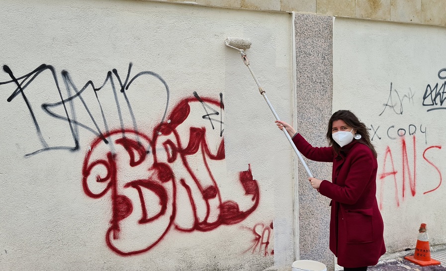 La concejala de Medio Ambiente  Miryam Rodriguez  en la Plaza de Burgos