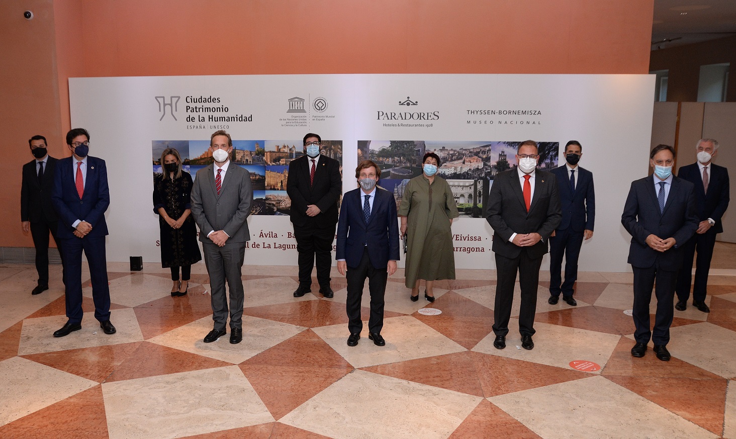 Carlos Garcia Carbayo junto a los demas alcaldes en el Museo Nacional Thyssen-Bornemisza