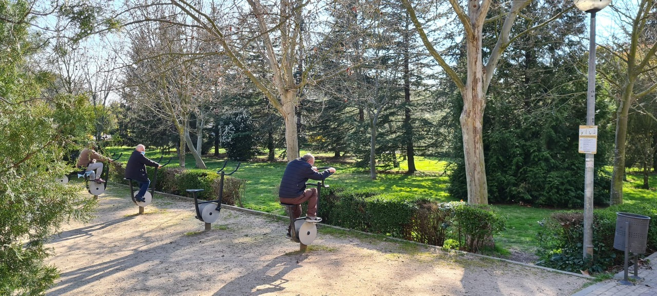 Zona de aparatos biosaludables del Parque de los Jesuitas