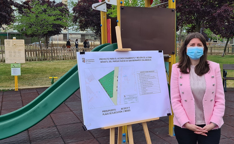Miryam Rodriguez  junto al proyecto de la calle Nueva de San Bernardo
