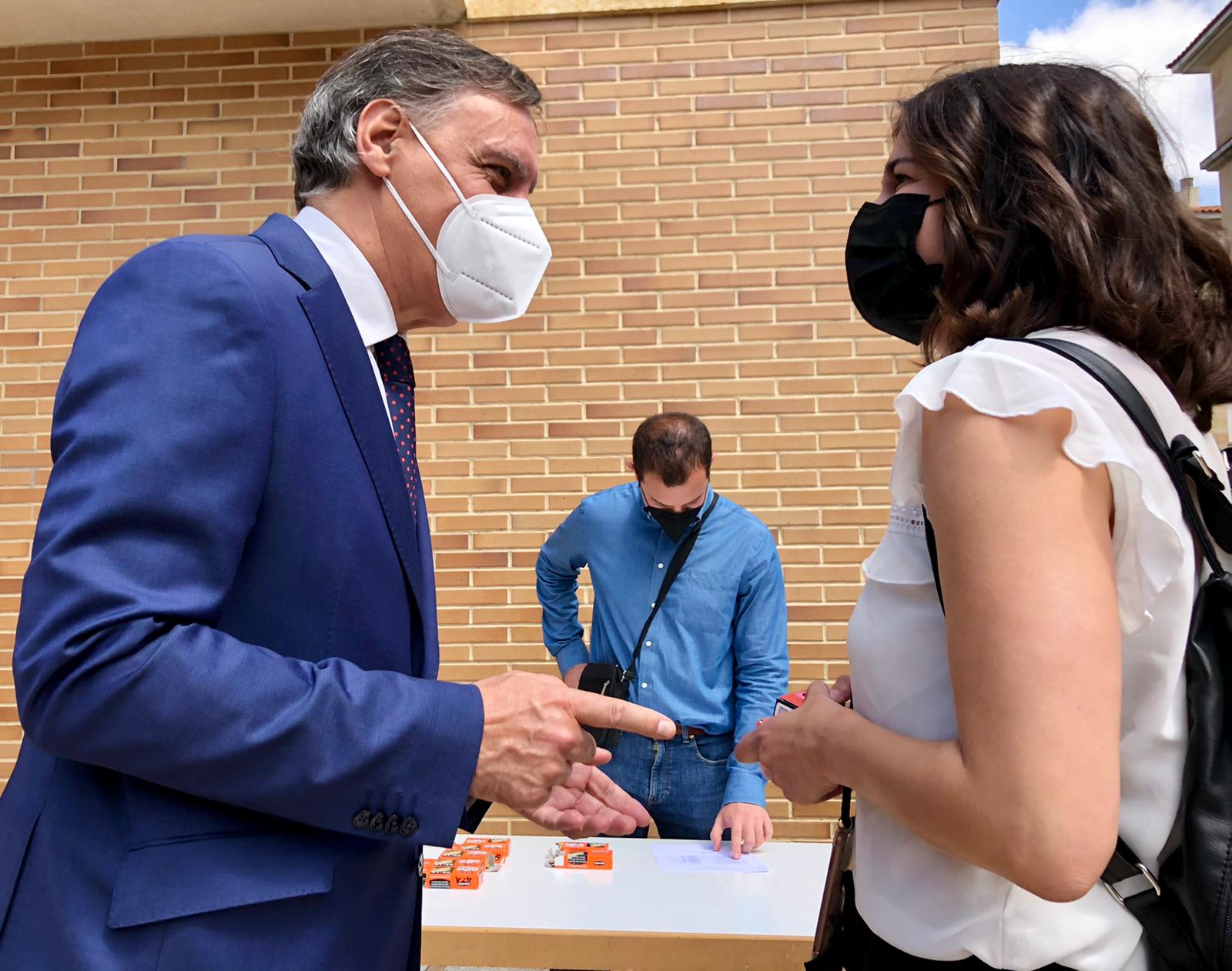 El alcalde durante el acto de la entrega de llaves