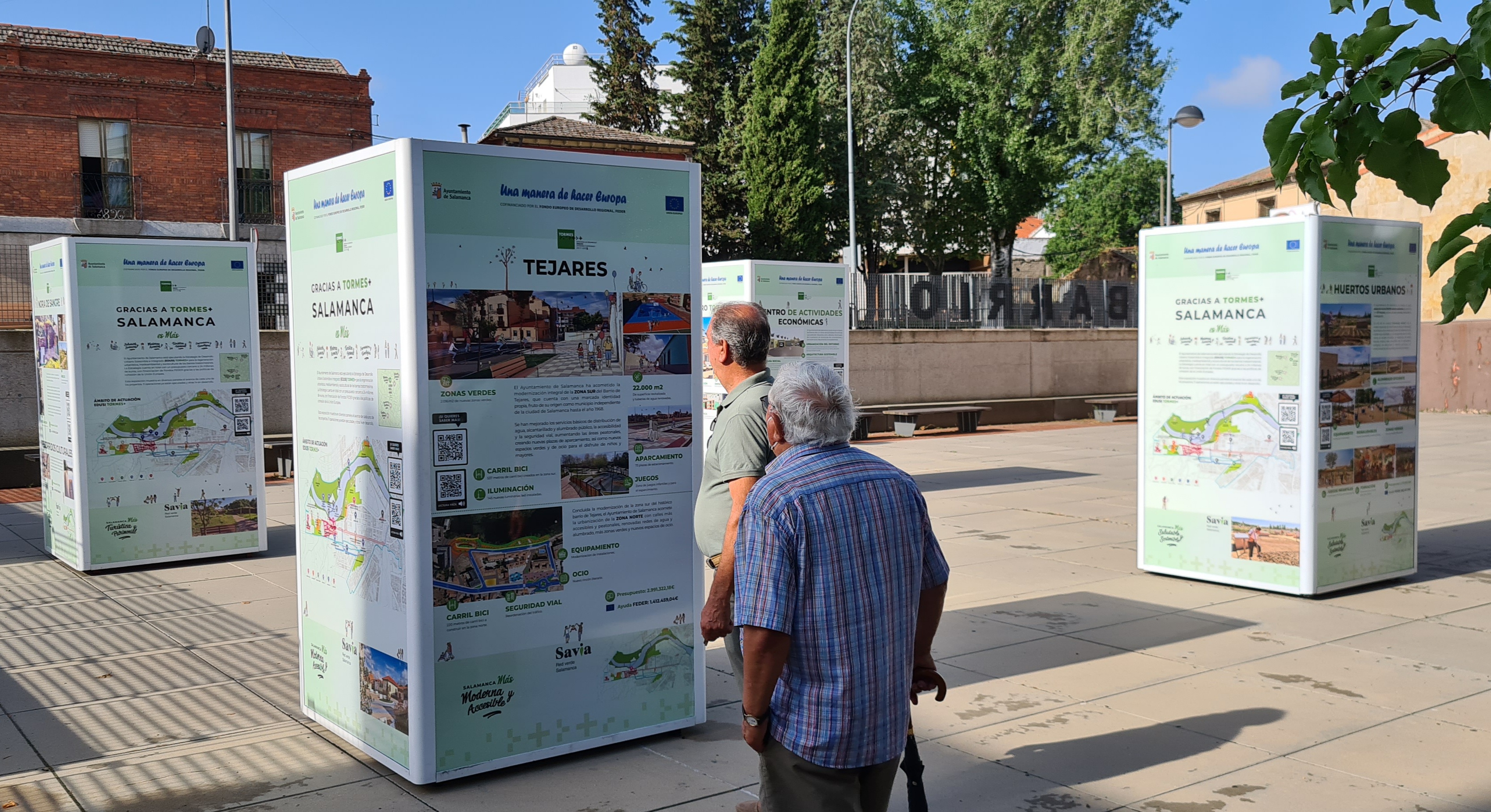 Imagen de la exposicion instalada en el barrio de Tejares