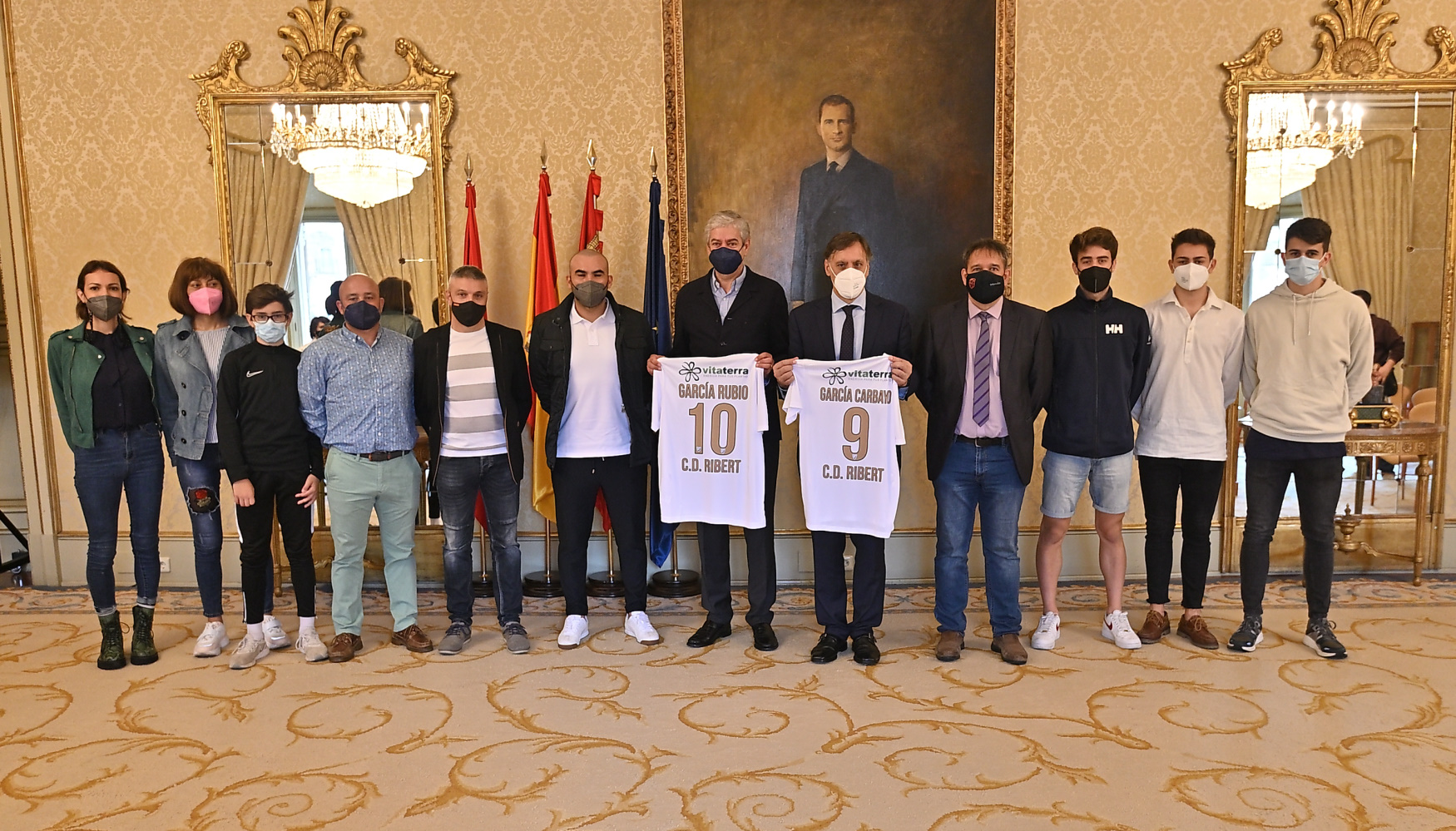 El alcalde y el concejal de Deportes junto a miembros del Ribert