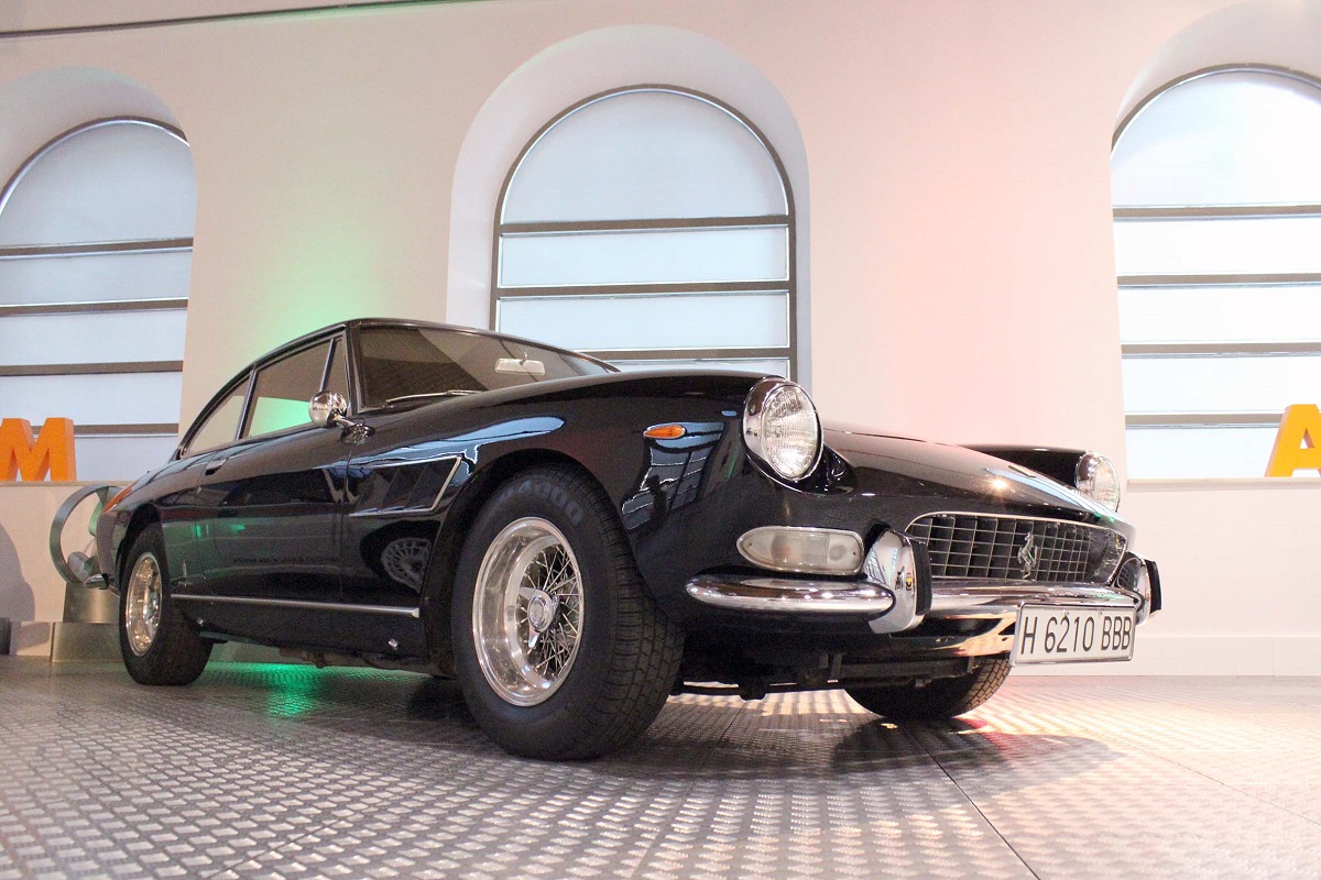 Imagen del Ferrari 330 GT en el Museo de Historia de la Automocion