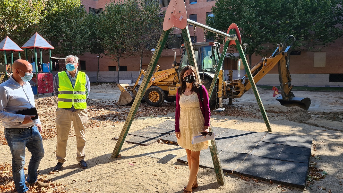 La concejala Miryam Rodriguez  en la Plaza de la Fuente del Cantaro