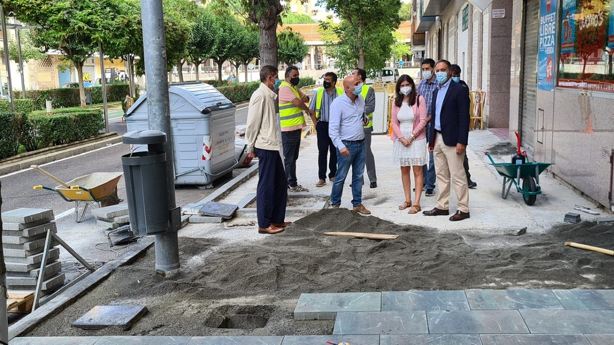 Visita del alcalde al inicio de las obras en la avenida de Paris