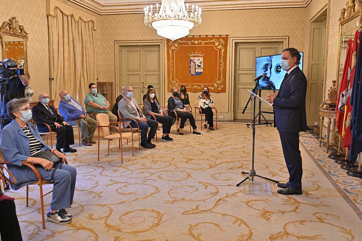 Carlos Garcia Carbayo  en la presentacion del desarrollo del Proyecto Edades