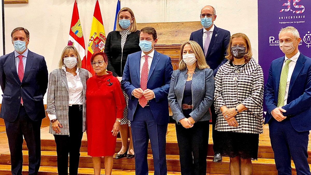 El alcalde en el acto con motivo del 35 aniversario de la asociacion  Plaza Mayor