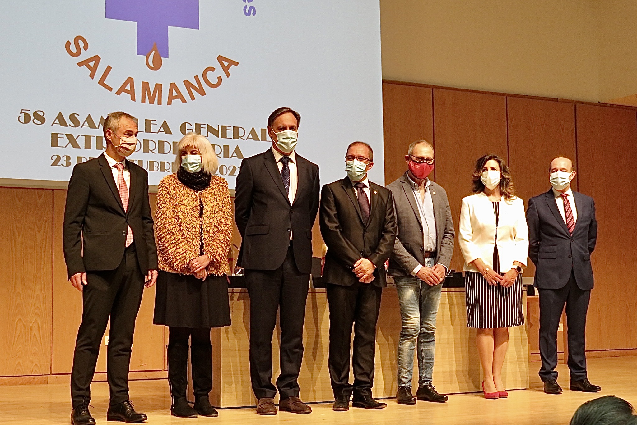 El alcalde durante la celebracion de la asamblea de la Hermandad de Donantes