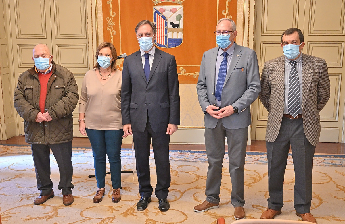 Carlos Garcia Carbayo durante la recepcion al nuevo Defensor del Mayor