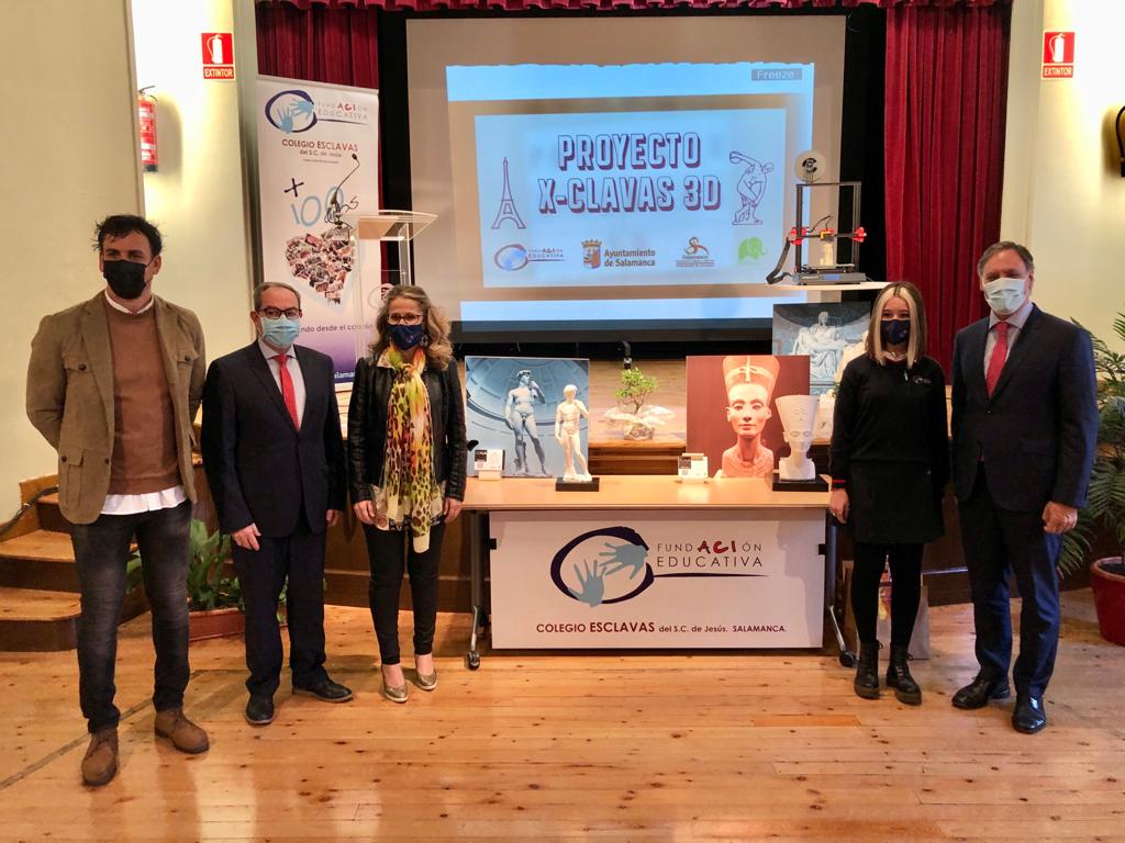 El alcalde en su visita hoy al Colegio de Las Esclavas