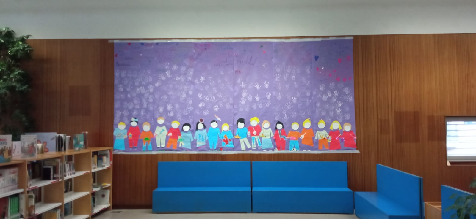 Imagen del mural en la biblioteca Torrente Ballester