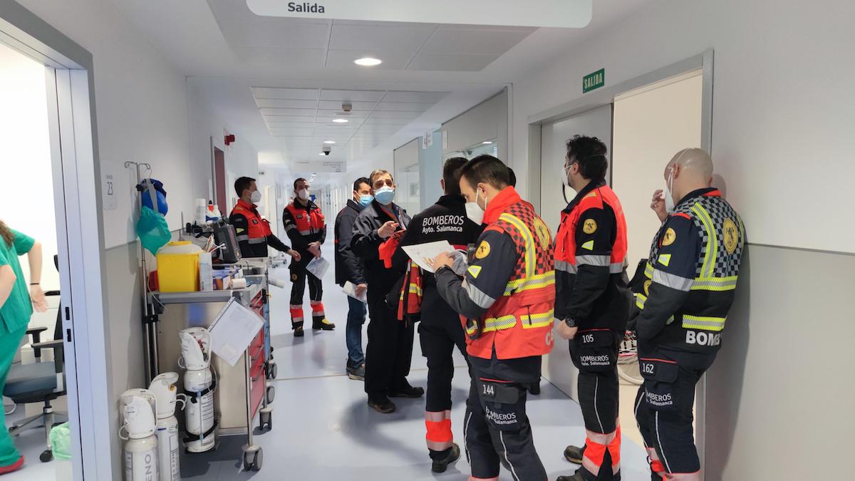 Visita de reconocimiento de los Bomberos al nuevo Hospital