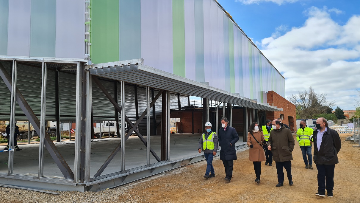 Un momento de la visita a las obras de la Lonja de los Huertos Urbanos
