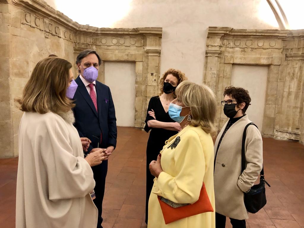 Carlos Garcia Carbayo y Ana Suarez con las mujeres homenajeadas en el Liceo