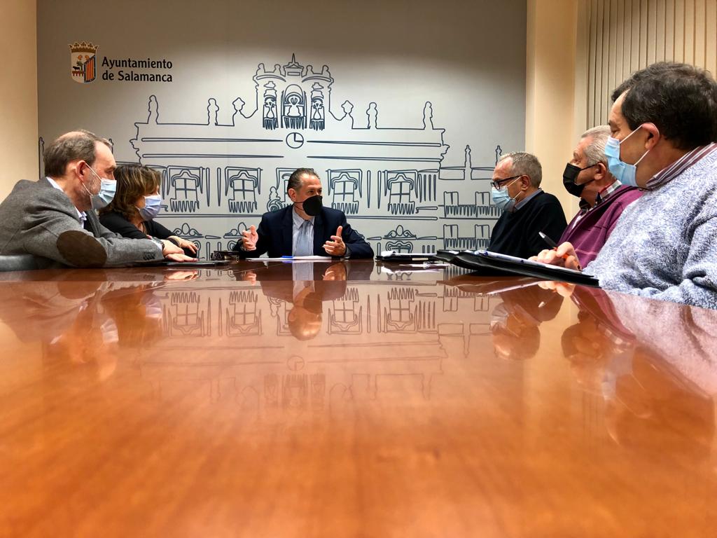Reunion con el defensor del mayor y asociaciones de mayores