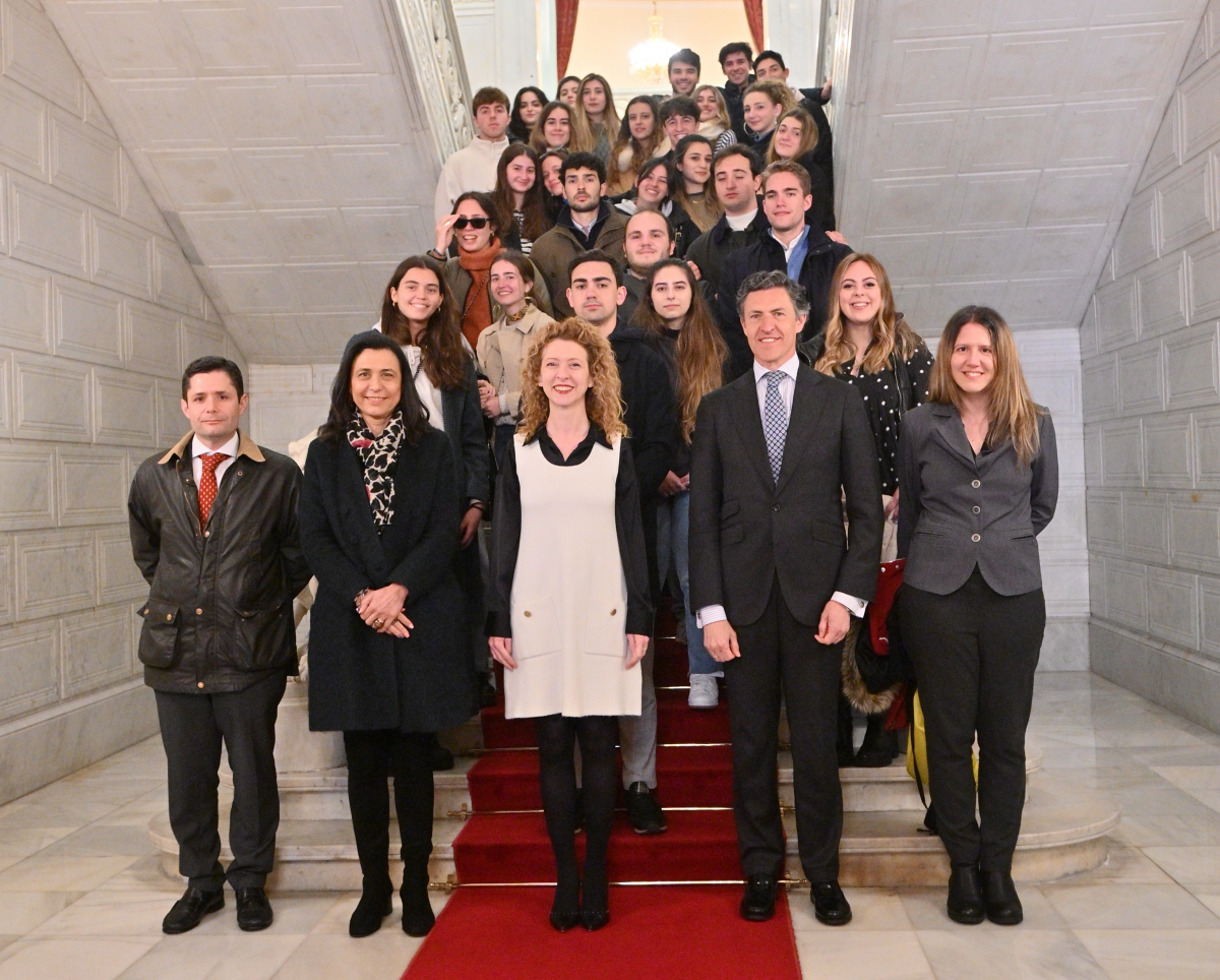 Ana Suarez junto a los participantes en la recepcion