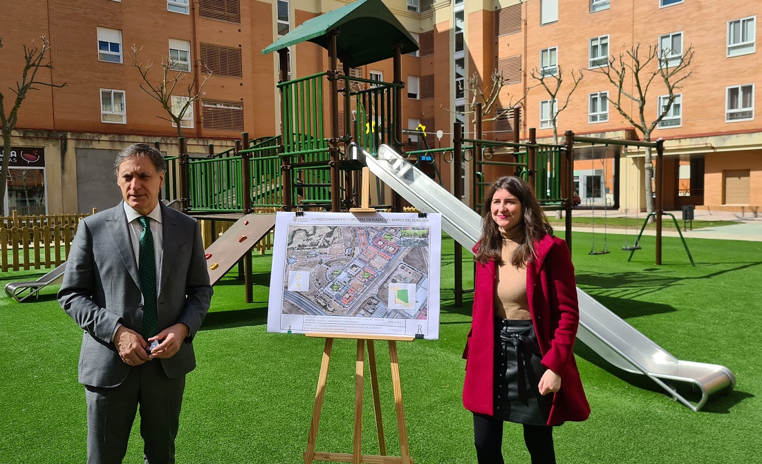 Carlos Garcia Carbayo y Miryam Rodriguez en la Plaza de la Fuente Tormella