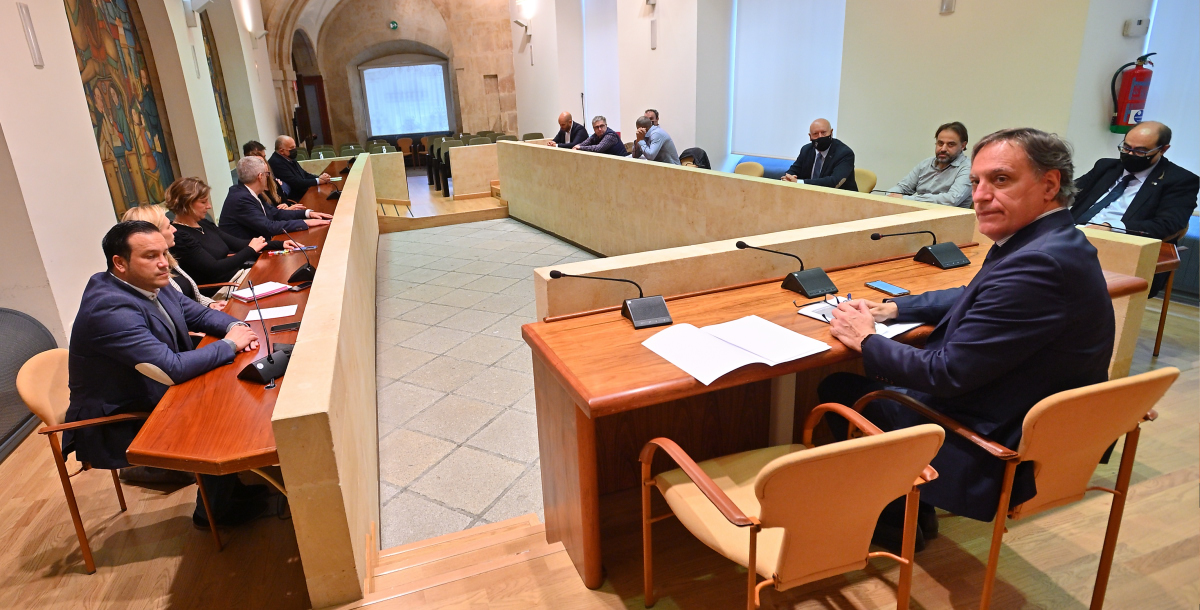Reunion de la comision mixta con la asociacion de hosteleria