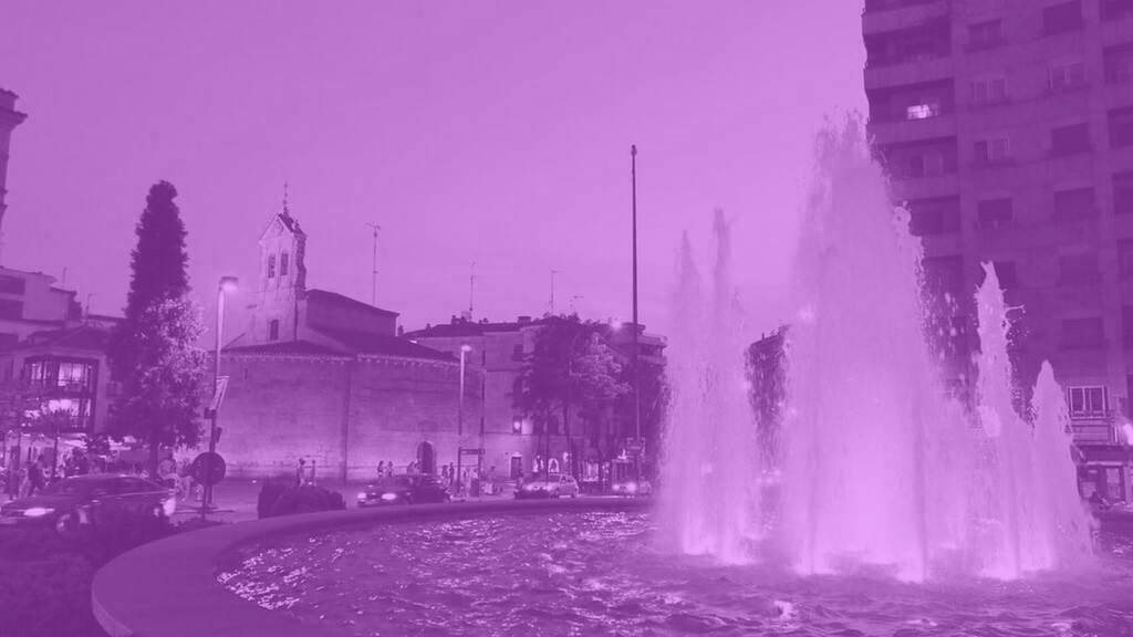 Iluminacion de la fuente de Puerta Zamora con motivo del Dia Internacional del Sindrome de Dravet