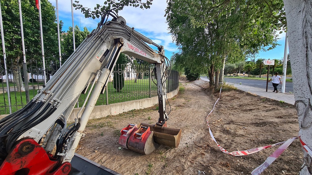 Trabajos que se llevan a cabo junto al Puente de Felipe VI