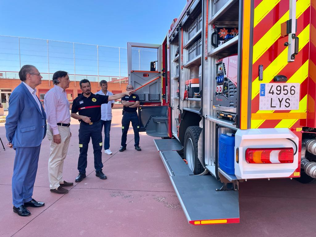 Presentacion del nuevo camion autobomba que se incorpora al Parque de Bomberos del Ayuntamiento
