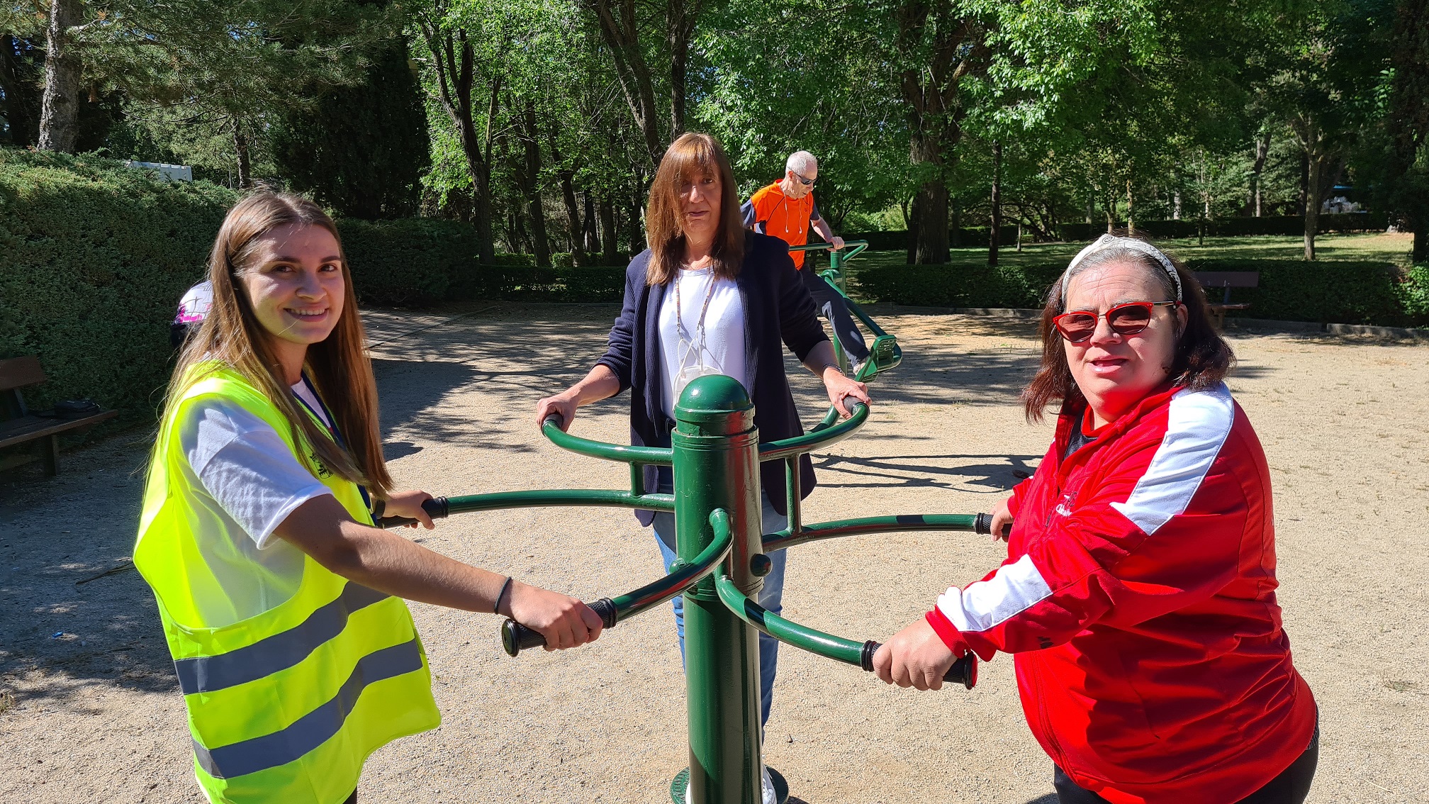 Actividades en los aparatos biosaludables de los parques de Wurzburg y Jesuitas