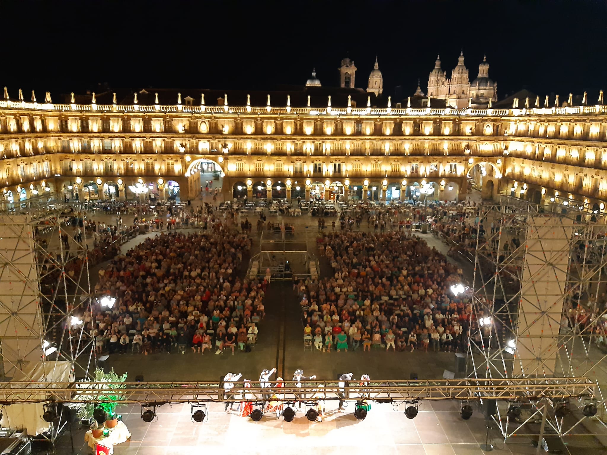Espectaculo cultural en la Plaza Mayor de Salamanca