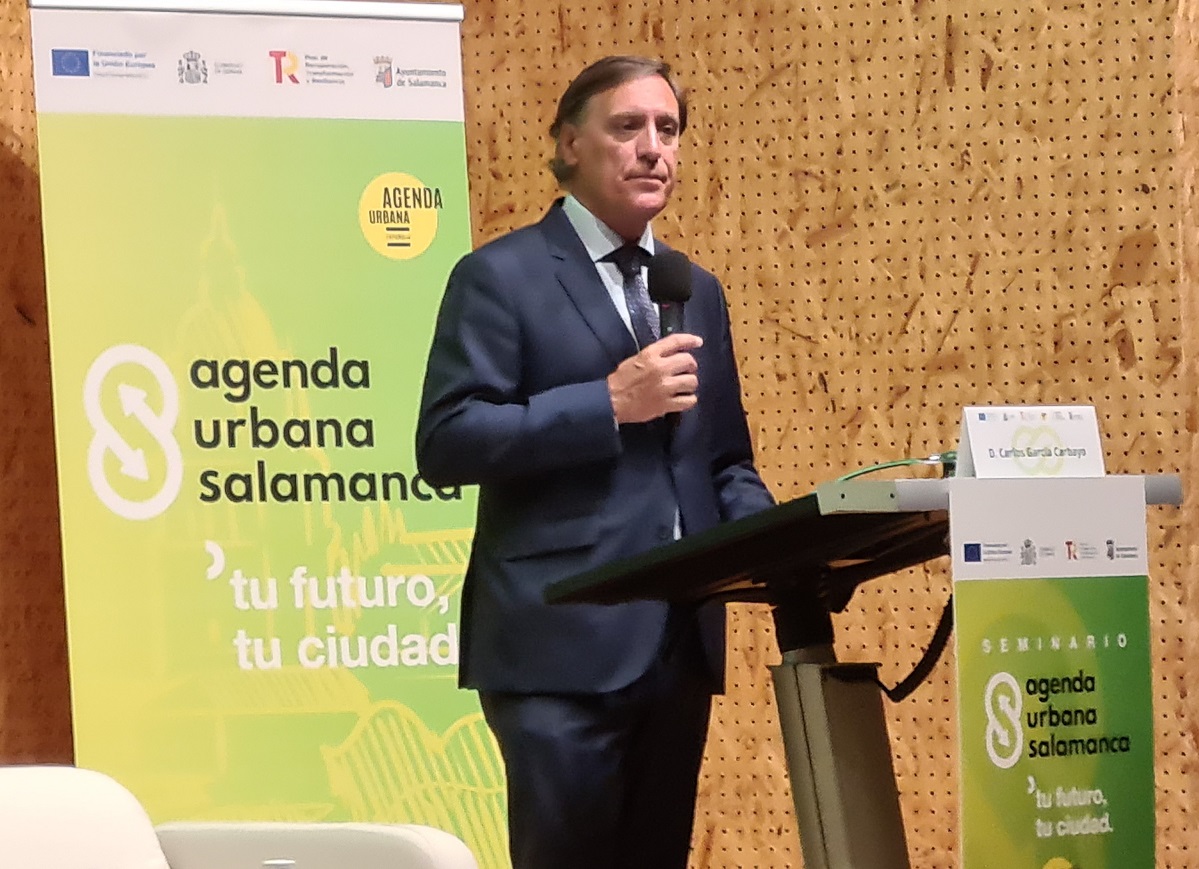 El alcalde de Salamanca  Carlos Garcia Carbayo  durante su intervencion