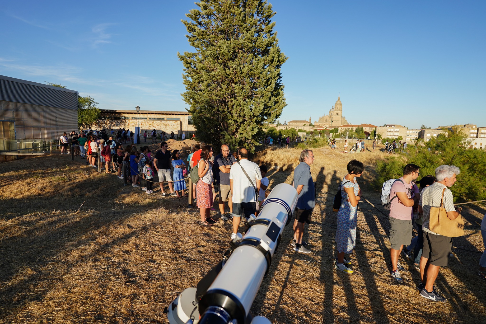 La gran novedad de esta edicion ha sido la actividad de observacion astronomica