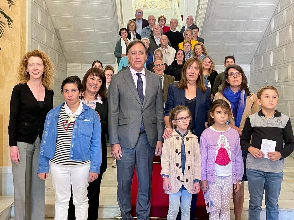 El alcalde de Salamanca junto a miembros de las asociaciones ASPAS y SADAP