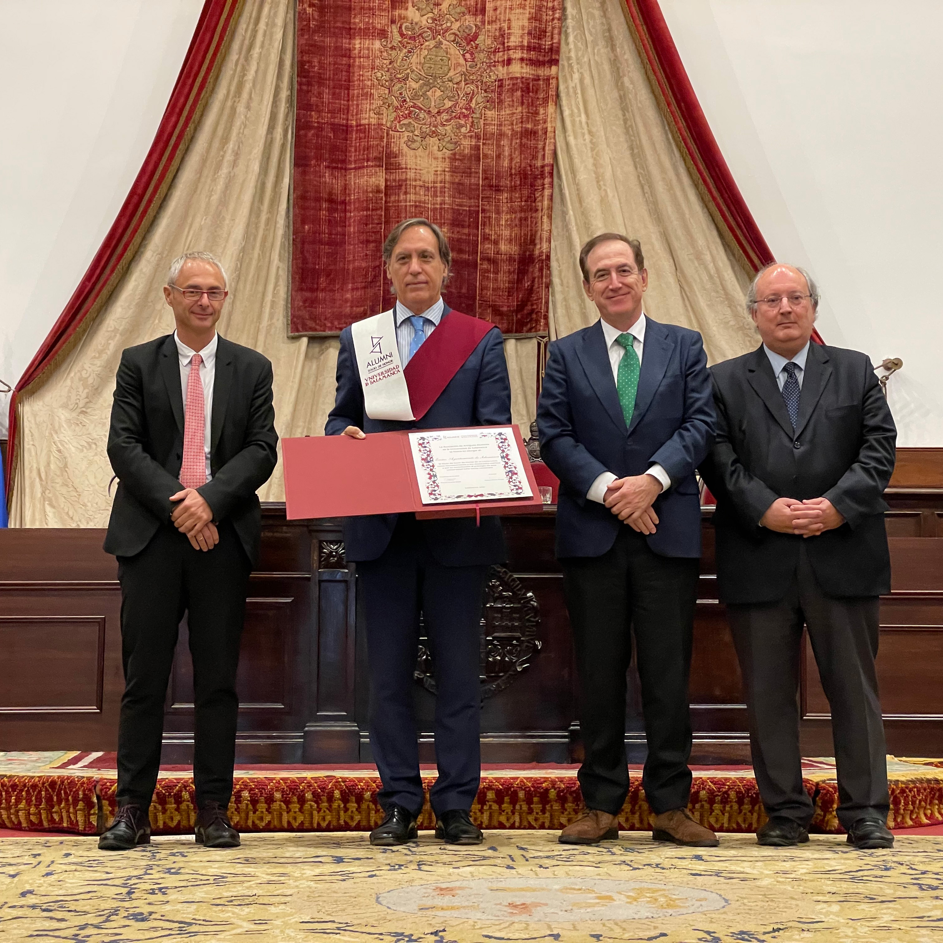El Ayuntamiento nombrado como Socio de Honor de Alumni