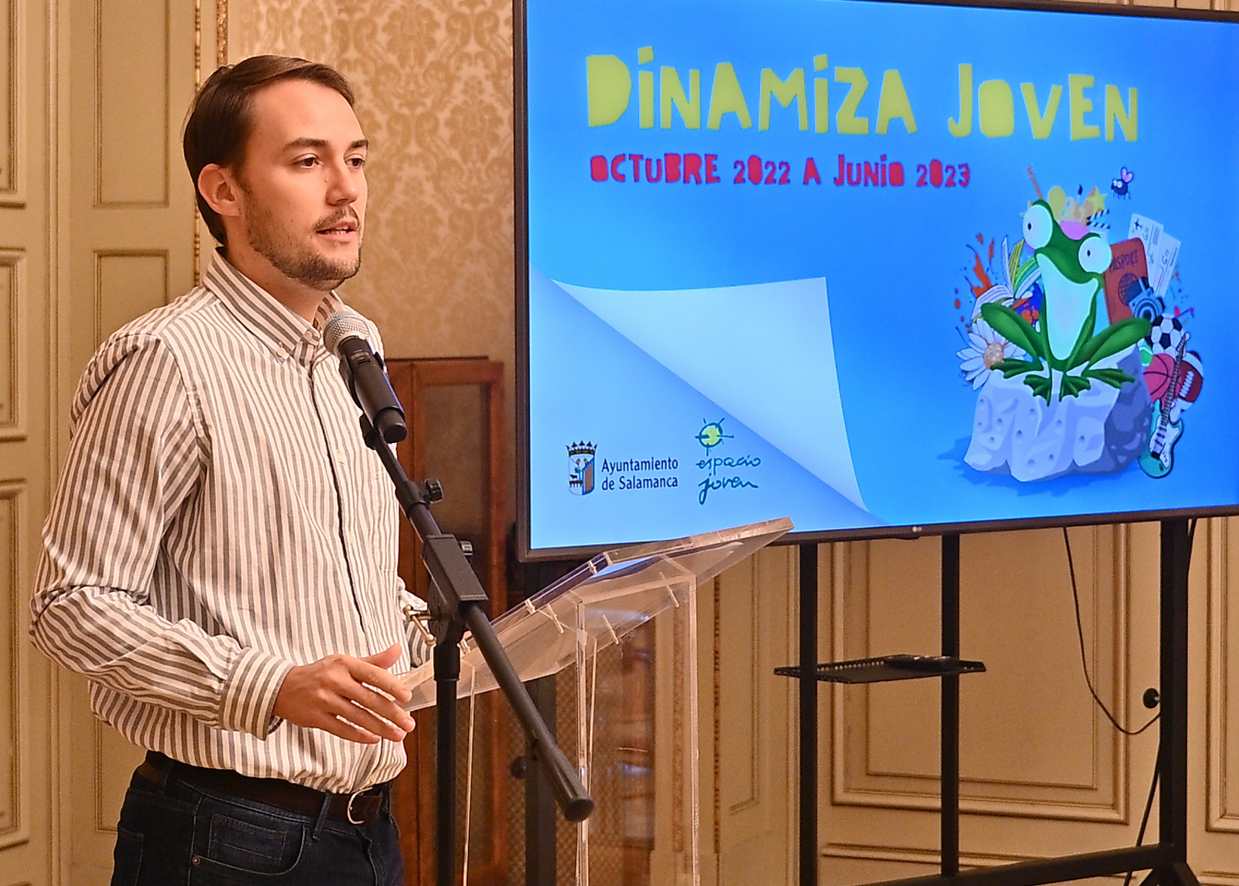 Angel Fernandez Silva presenta el programa municipal de ocio juvenil y saludable  Dinamiza Joven