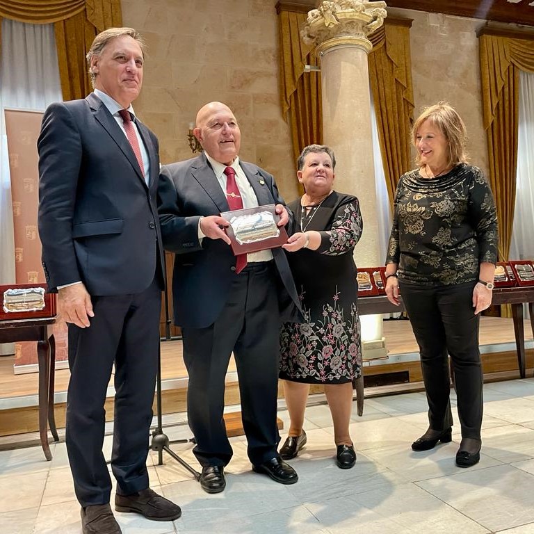 Homenaje a 54 matrimonios en la celebracion de sus Bodas de Oro