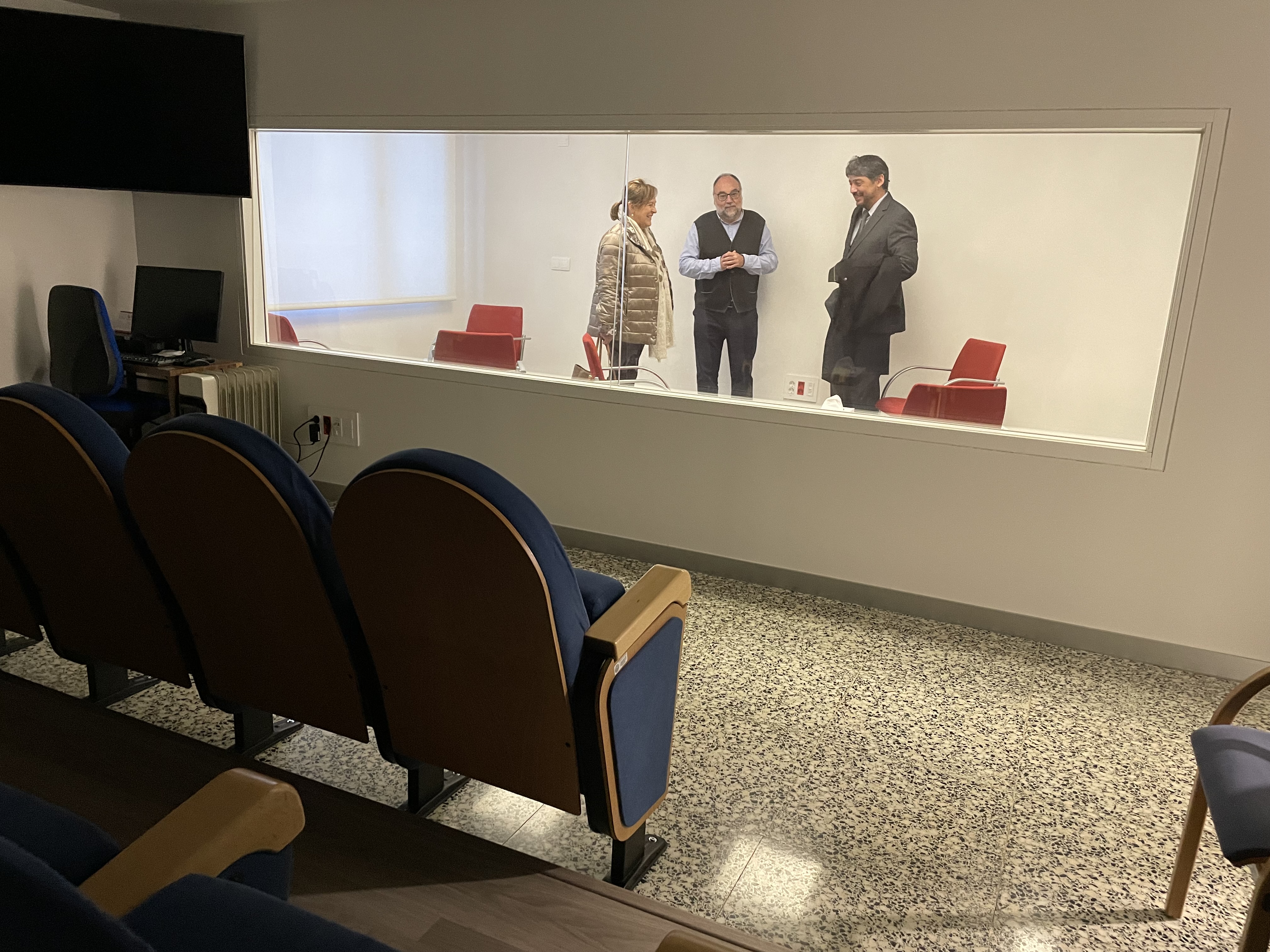 Visita de Isabel Macias  concejala de Mayores  a las nuevas instalaciones de UMAPS