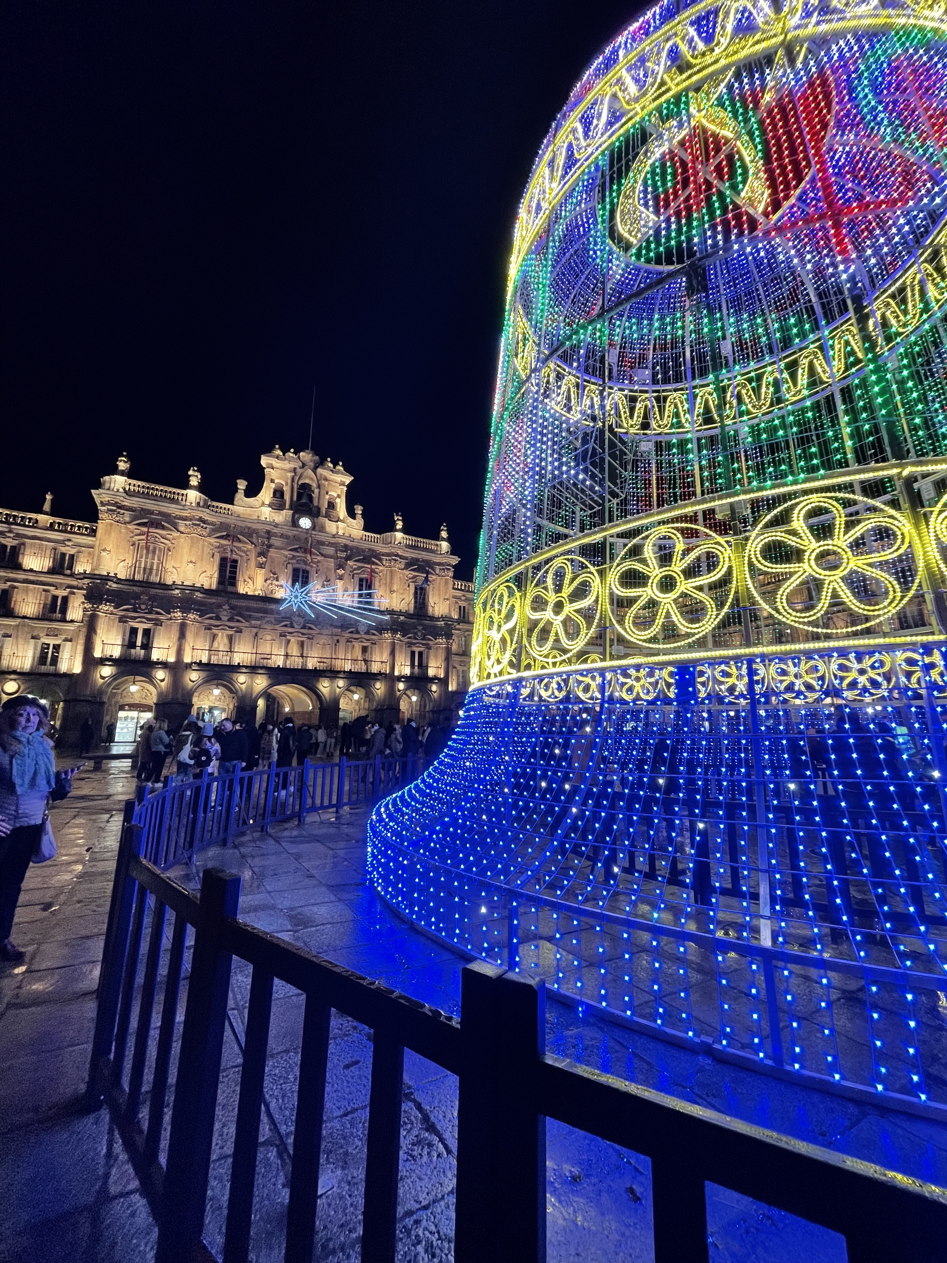En la Plaza Mayor lucira de nuevo la campana de luces y musica