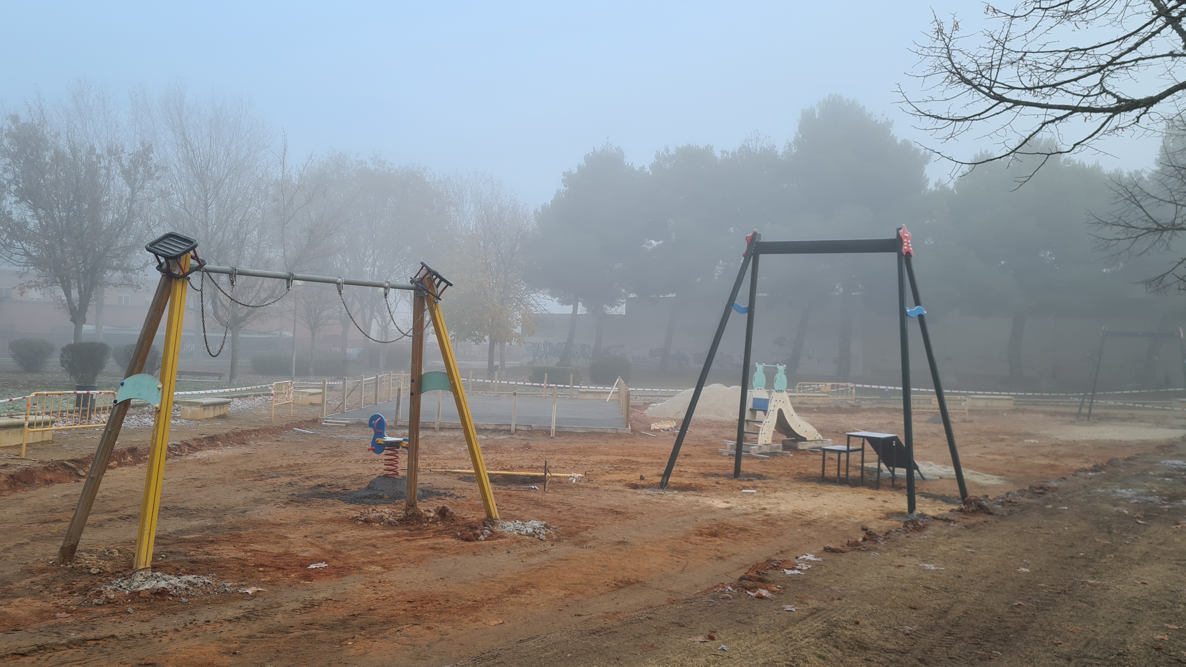Obras de renovacion y ampliacion de la zona de juegos infantiles del parque Tomas Breton