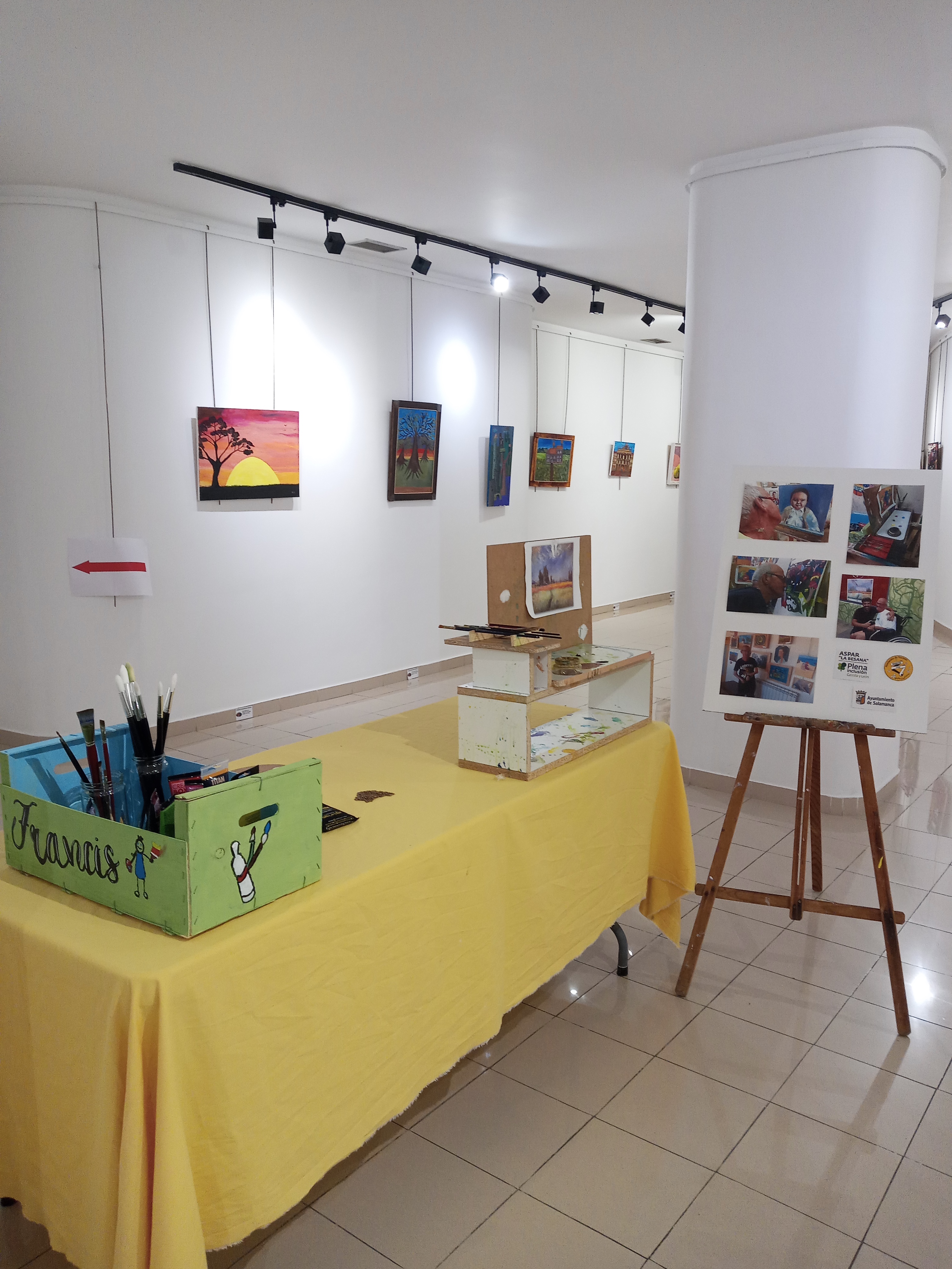 Muestra de pintura con la boca del artista Francisco Javier Marcos Gonzalez