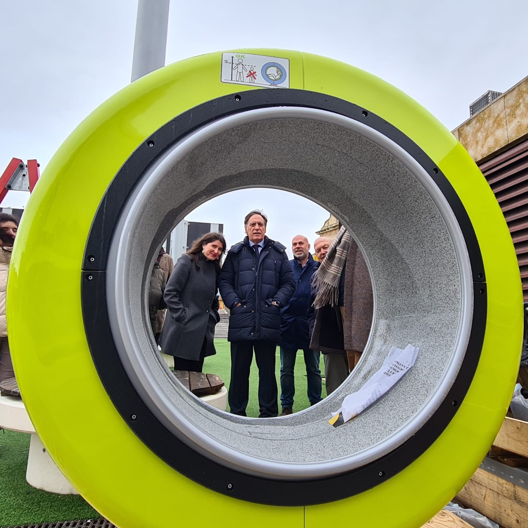 Visita a la ampliacion y mejora la zona infantil de la Plaza de la Concordia