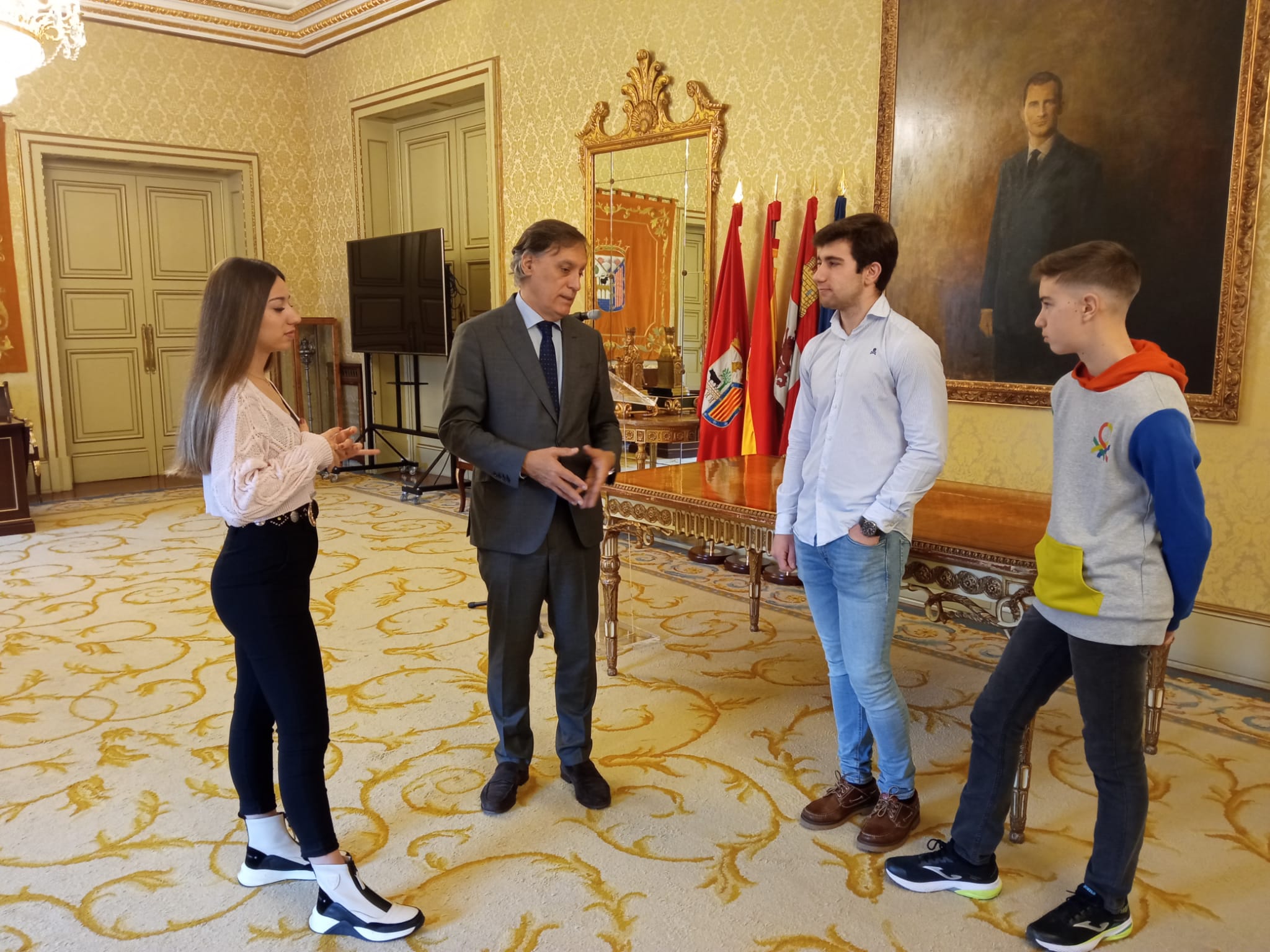 El alcalde de Salamanca  en la recepcion a los tres padelistas salmantinos