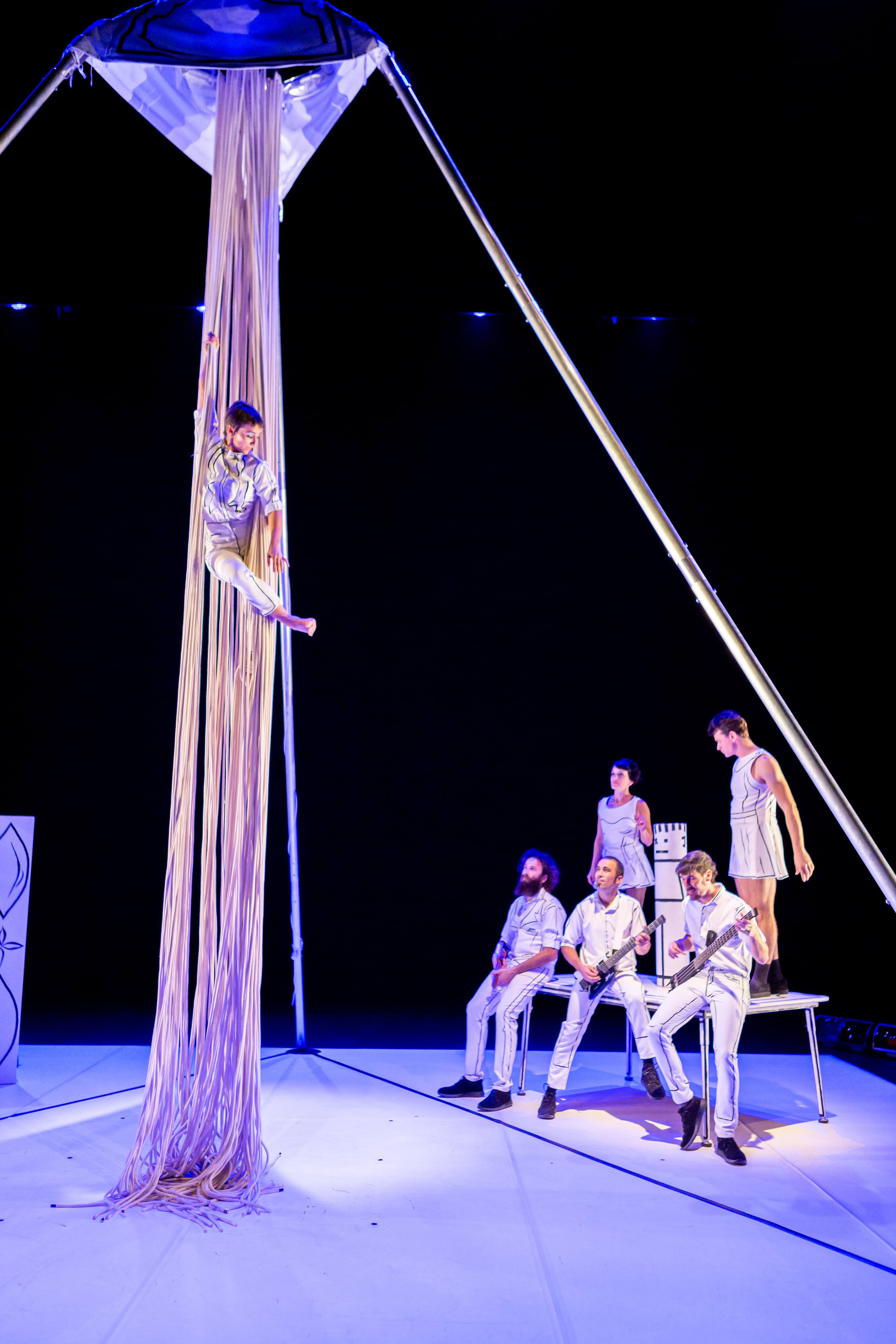 El Teatro Liceo acoge este domingo el espectaculo circense  SOPLA!
