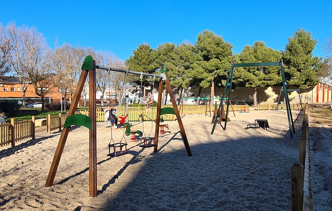 Nueva zona de juegos infantiles del parque Tomas Breton