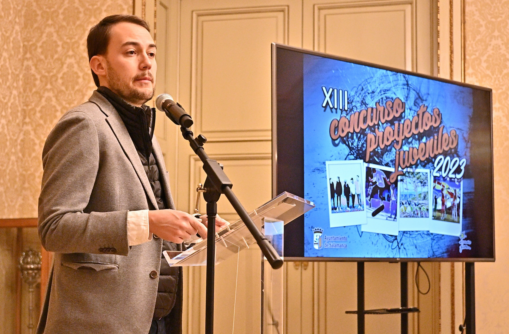 Angel Fernandez Silva  presenta el XIII Concurso de Proyectos Juveniles