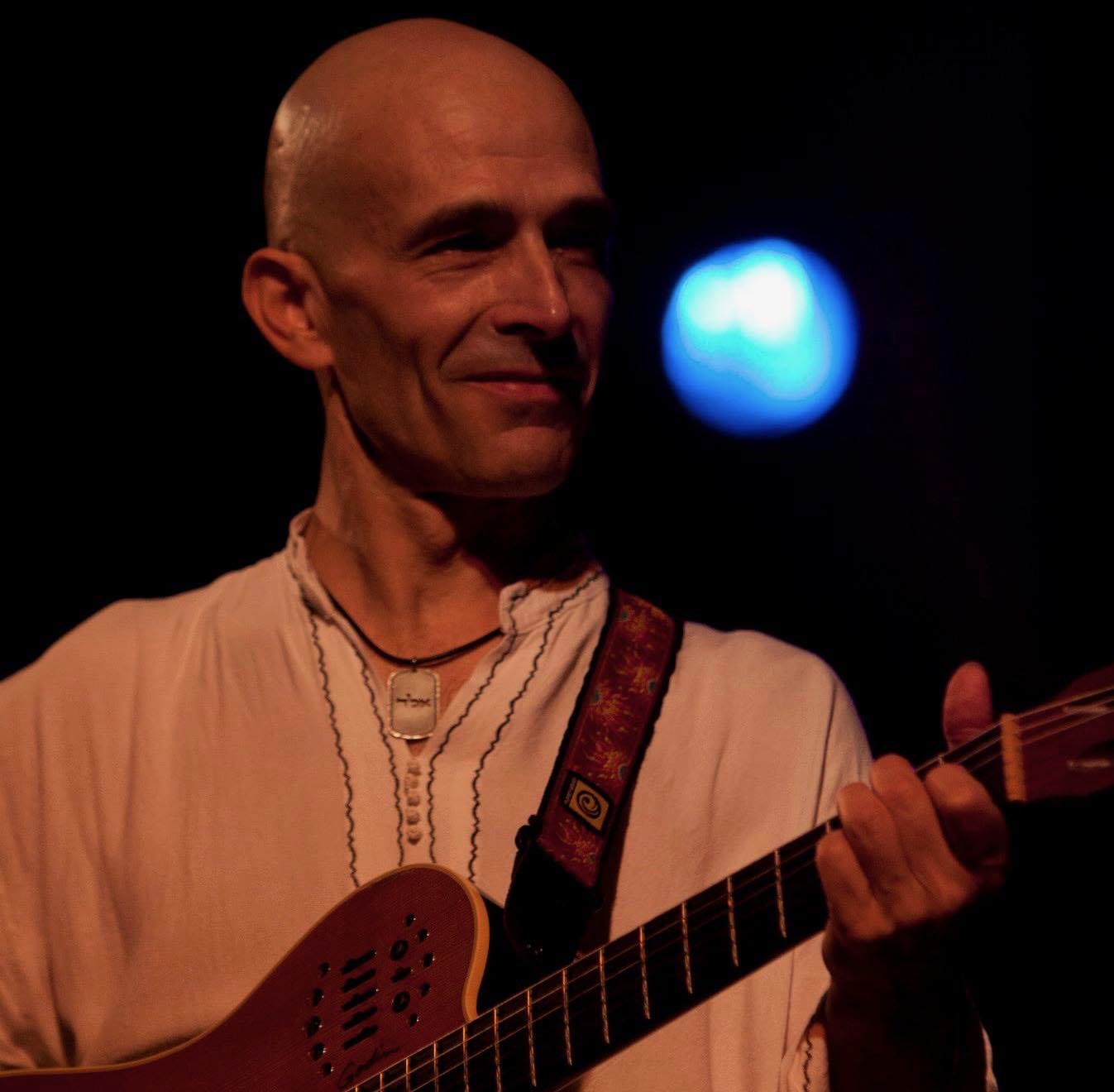 El salmantino Rai Anciola  en concierto en la Sala B del CAEM