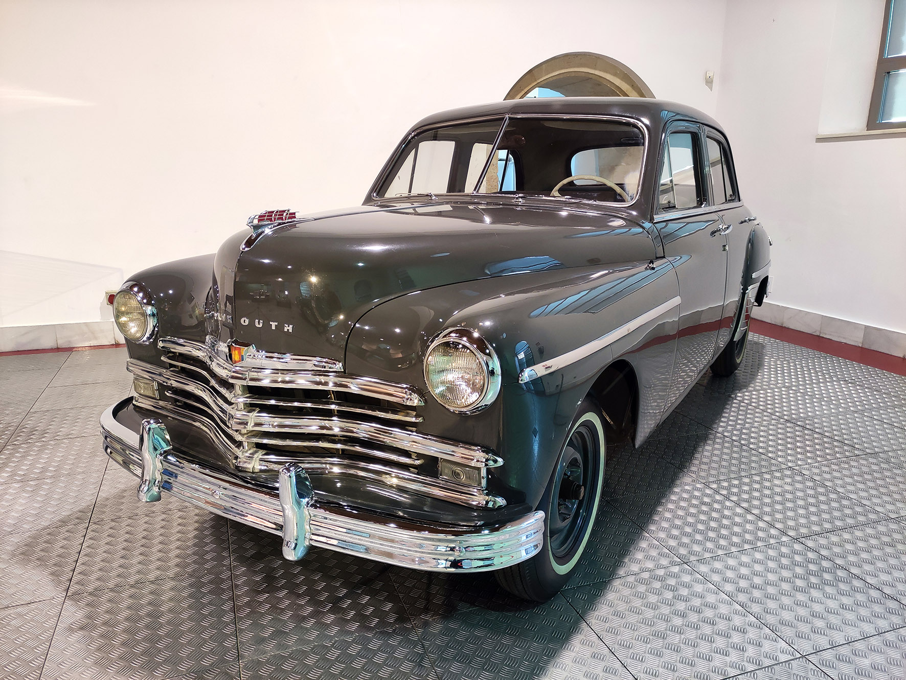Pieza del mes de marzo  Plymouth P18 del ano 1949