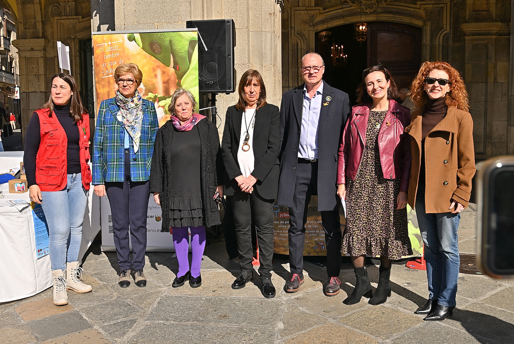 Actos en la Plaza Mayor con motivo del Dia Internacional contra el Cancer Infantil